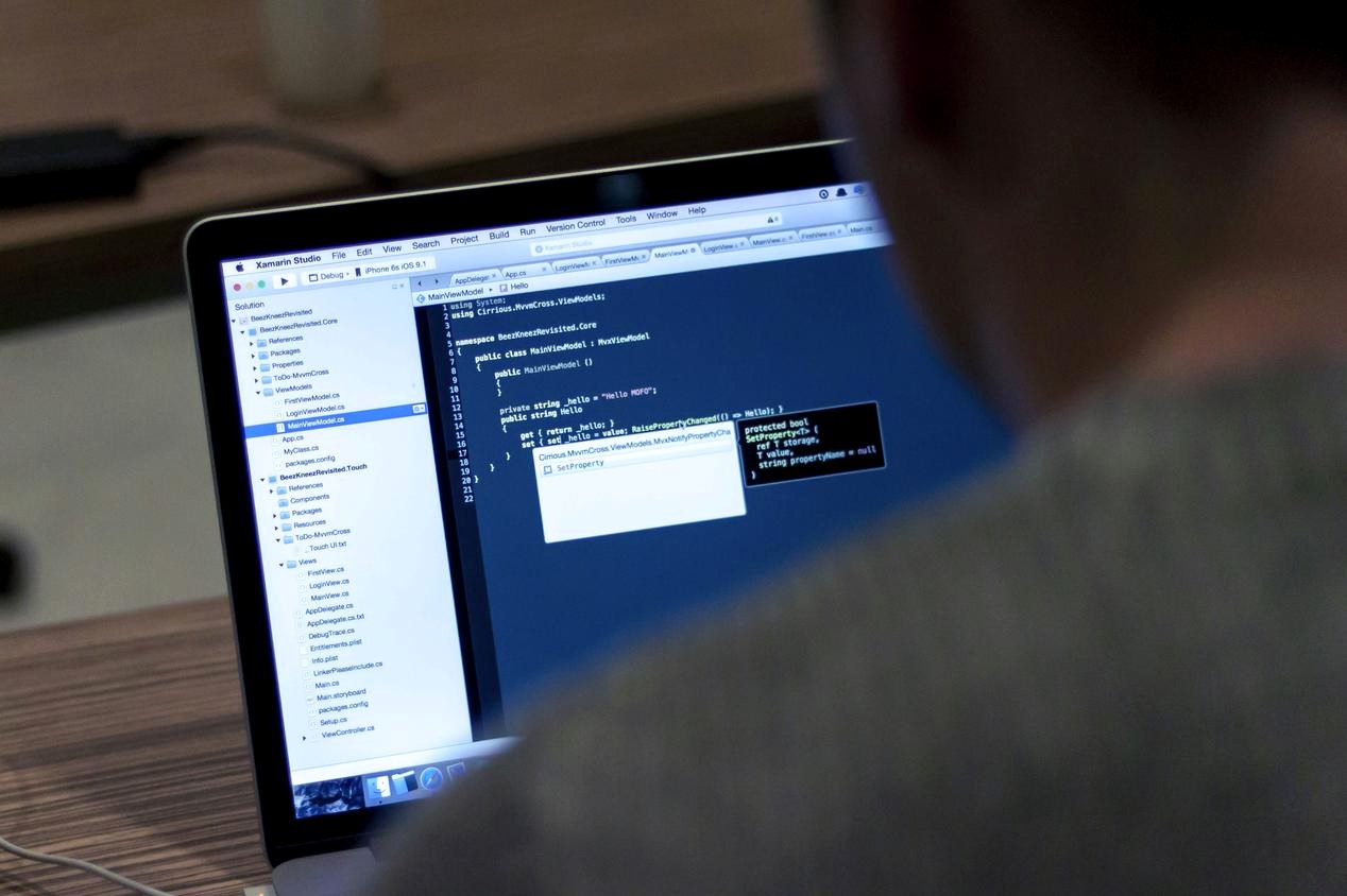 Equipa a trabalhar em apps móveis em Porto